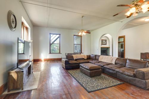 Renovated Schoolhouse w/ Piano & Private Deck! in Marion (KS)