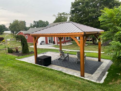 A szálláshely kívülről, Zen-Designed Guest Suite with PRIVATE 2-mile Trail Loop in Uxbridge (MA)