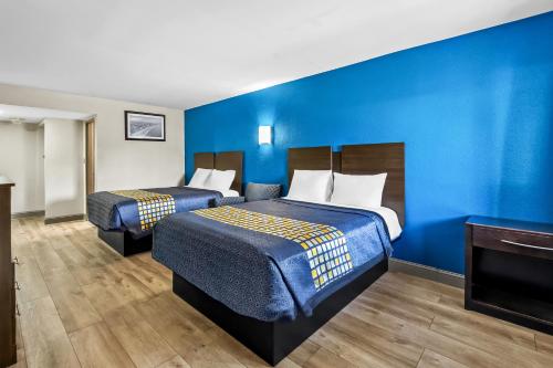 Red Carpet Inn and Suites - image 8