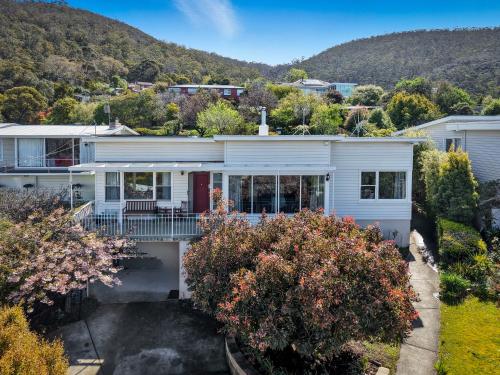 Delightful Delta - 3 Bedroom House - Taroona in Kingston