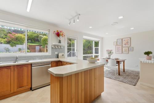 Delightful Delta - 3 Bedroom House - Taroona in Kingston