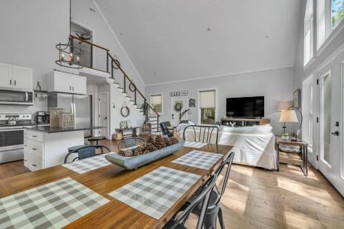 Lake House Near Two Marinas with Boat Parking - image 2