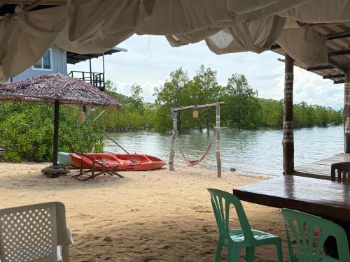 Baan Plai Laem Homestay in Ko Phaluai