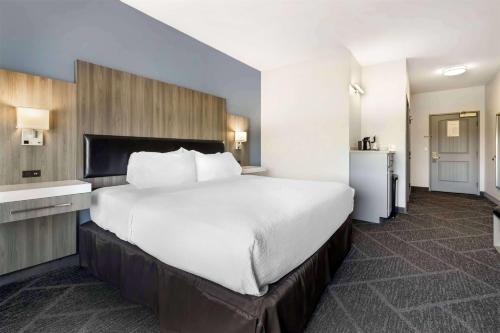 Best Western Plus Appleton Airport Mall Hotel - image 9