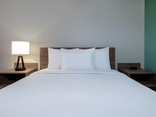 ECHO Suites Extended Stay by Wyndham Springfield Airport PLZ - image 7