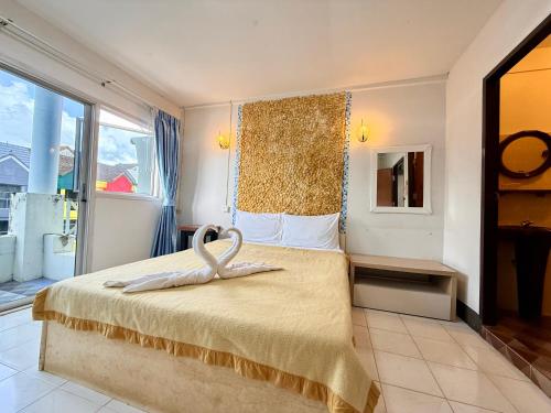 room detail thumbnail 1