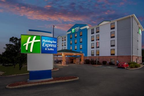 Holiday Inn Express Hotel & Suites Charleston-Southridge an IHG Hotel - main image