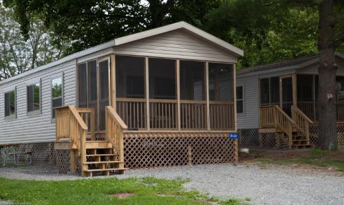 Circle M Camping Resort Screened Park Model 27 Willow Street