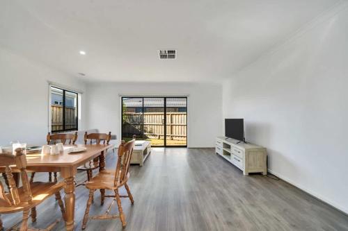 Modern Comforts in a Spacious 3BR Family Retreat in 卡羅林斯溫泉