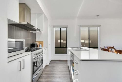 Modern Comforts in a Spacious 3BR Family Retreat in 卡羅林斯溫泉