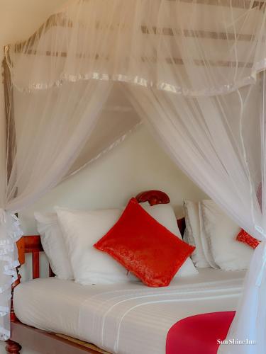 1 queen bed, 1 double bed