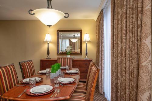 Clarion Collection Hotel Arlington Court Suites - image 11
