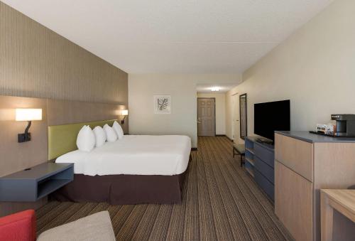 Country Inn & Suites by Radisson Findlay OH - image 7