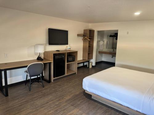 Rodeway Inn & Suites Thousand Palms - Rancho Mirage