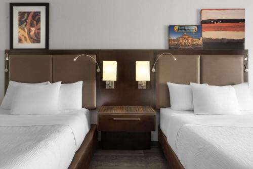 Econo Lodge Amish Country - image 11