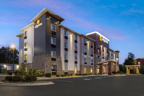 Midtown Suites - Greenville in Greenville, USA