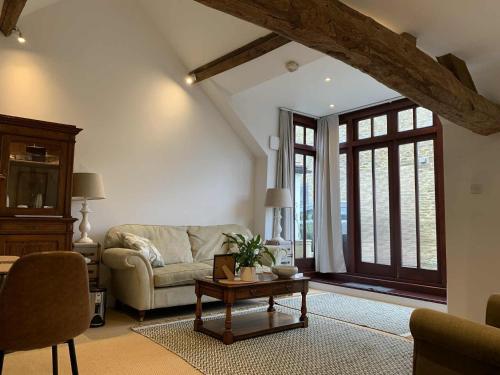 The Byre, at Cradle Barn offering a king suite chambre d'hôte RAF Abingdon