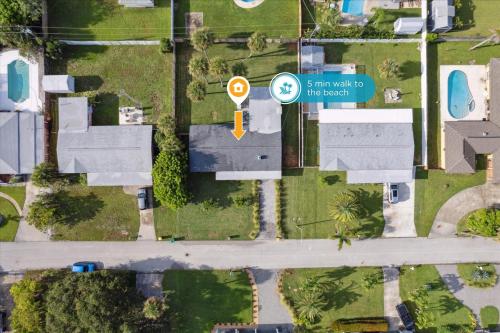 131 W Pasco Ln in Cocoa Beach, USA