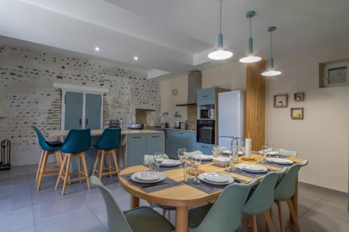 La Bastide - 8 personnes - Maison avec jardin in เลสการ์