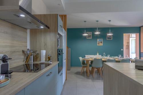 La Bastide - 8 personnes - Maison avec jardin in เลสการ์