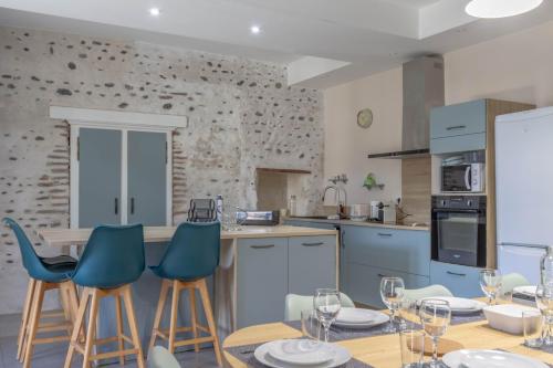 La Bastide - 8 personnes - Maison avec jardin in เลสการ์