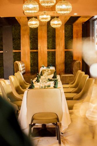 キガリ Cascadia Hotel Apartments by GF Greenland 4つ星 ホテル レストラン