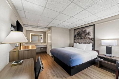 1 queen bed