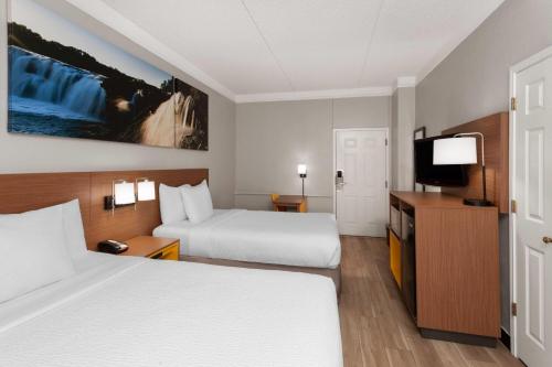 2 double beds