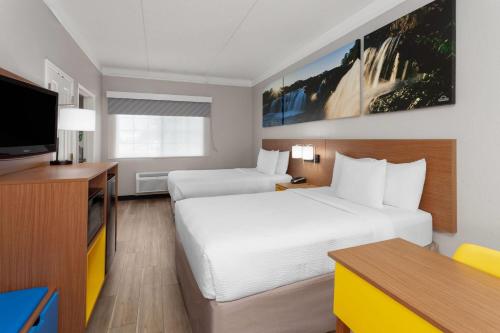 Days Inn & Suites by Wyndham Arlington Heights in Arlington Heights, USA