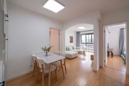 Tyms 2BR APT Riverside Garden near Saizeriya (ZhangFeng Jing Pan Plaza)
