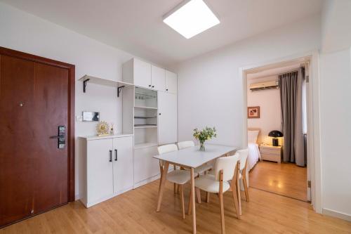 Tyms 2BR APT Riverside Garden near Saizeriya (ZhangFeng Jing Pan Plaza)