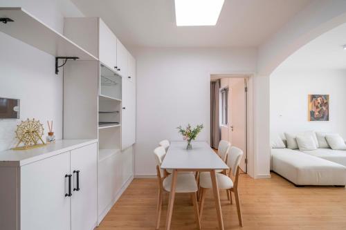 Tyms 2BR APT Riverside Garden near Saizeriya (ZhangFeng Jing Pan Plaza)