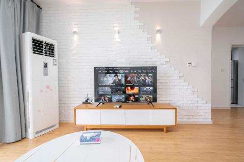 Tyms 2BR APT Riverside Garden near Saizeriya (ZhangFeng Jing Pan Plaza)