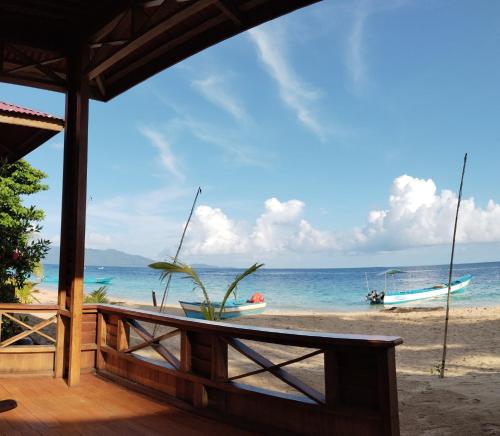 . Pantai Naama Bungalow
