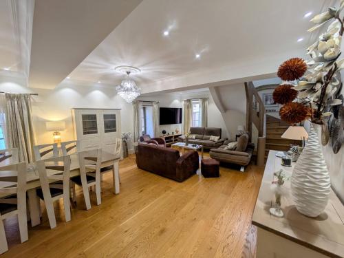 Létesítmények, Gîte des Siècles - Maison du XIVe siècle avec Ascenseur et Cinéma (Gite des Siecles - Maison du XIVe siecle avec Ascenseur et Cinema) in Saint-Gengoux-le-National