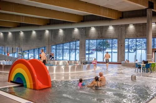 Аква-парк, Spacious 3-Bedroom Apartment with Balcony and Free Parking Orkland near Trondheim in Оркангер