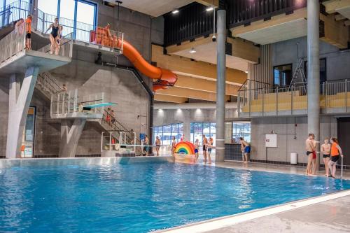 Аква-парк, Spacious 3-Bedroom Apartment with Balcony and Free Parking Orkland near Trondheim in Оркангер