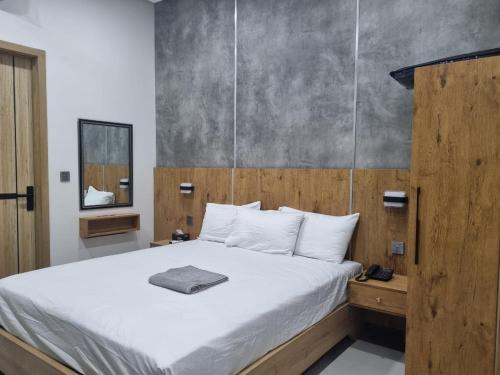 Global Inn Hotel & Residencies - image 4