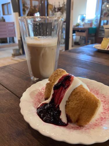 Nhà hàng, MOTORYOKAN Guesthouse & Cafe in Yamabe