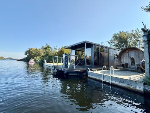 NEW - Little Asia - Stunning Boathouse on a lake Near Amsterdam with Sauna, Vinkeveen (photo 5)