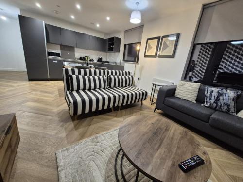 Serene- Stunning Two Bedroom 2 washroom, Spacious, dual aspect lounge, Jwellery Quarter, Birmingham City Centre, Birmingham (foto 6)