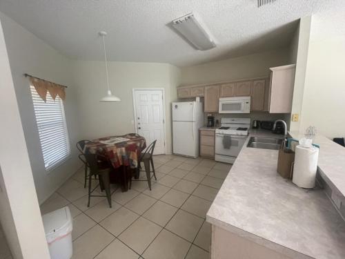 Esprit Oasis - Three Bedroom Home - image 13