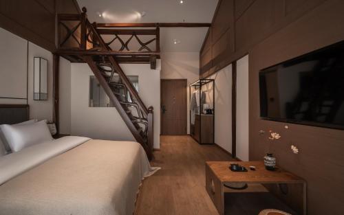 Liu Ruju Song's Courtyard - image 2