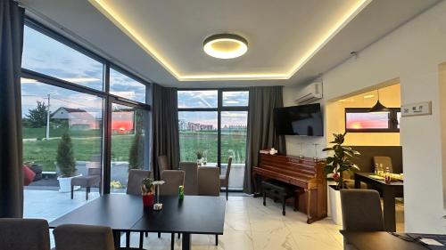 KIMMIY hotel贝尔格莱德可眯酒店 in Surčin