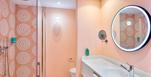 room detail thumbnail 2