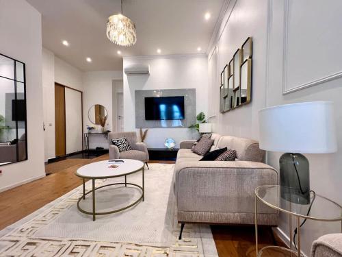 Spacious Family Apartment for 9 near Brussels Midi Station - Location saisonnière - Bruxelles