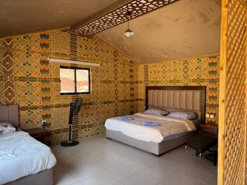 4 twin beds