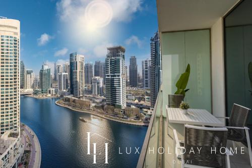 LUX LIV Contemporary Marina View Suite 2, Dubai