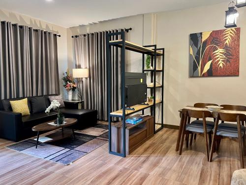 Ta Thai Cooking & Stay in ศรีสำโรง