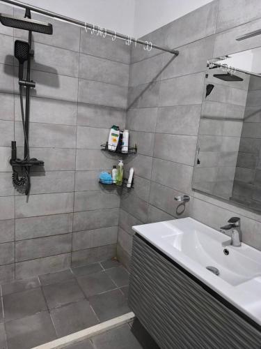 Modern room in Tirana, Tirana (photo 8)